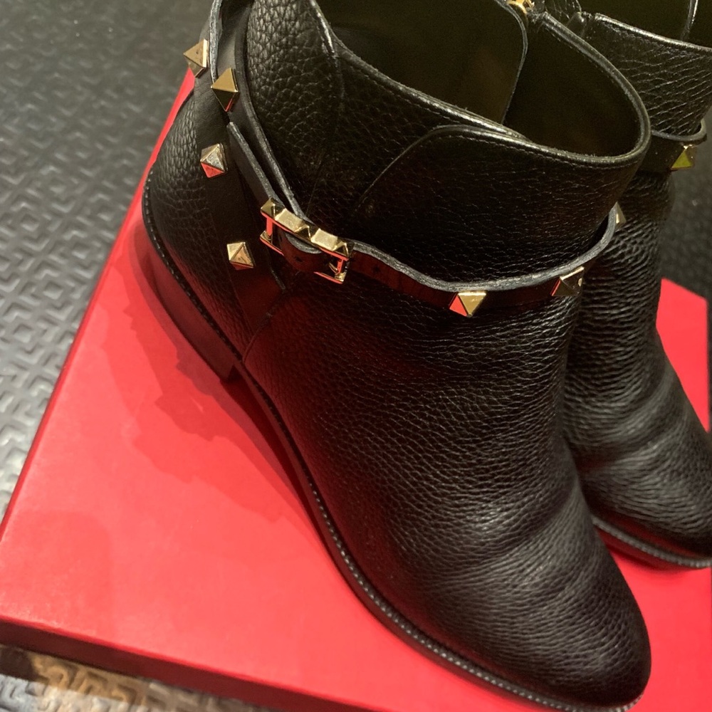 Valentino Garavani booties
